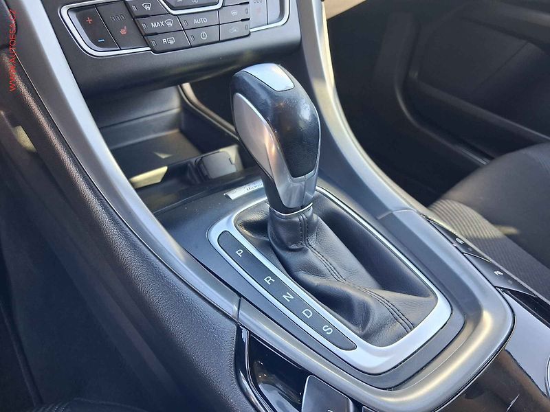 Ford Mondeo (2015) 2.0 TDCi 4x4, ČR, AT, LED - fotka 16 z 18