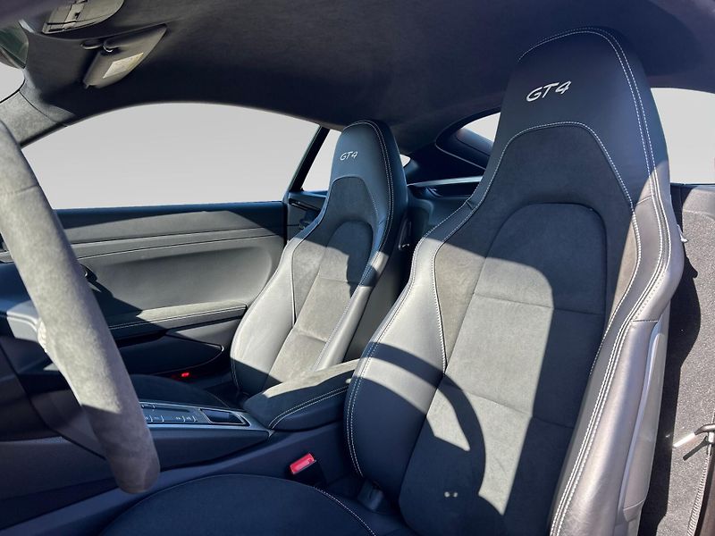Porsche Cayman 718 GT4 - fotka 15 z 28