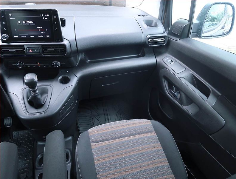 Opel Combo (2019) 1.2 Turbo, 5Míst, ČR - fotka 8 z 15