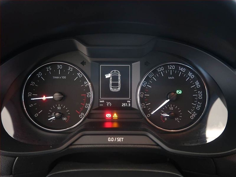 Škoda Octavia (2016) 1.6 TDI, Automat, Navi - fotka 11 z 14
