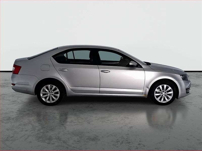 Škoda Octavia (2014) 1.6 TDI, Xenony, Tempomat - fotka 6 z 14