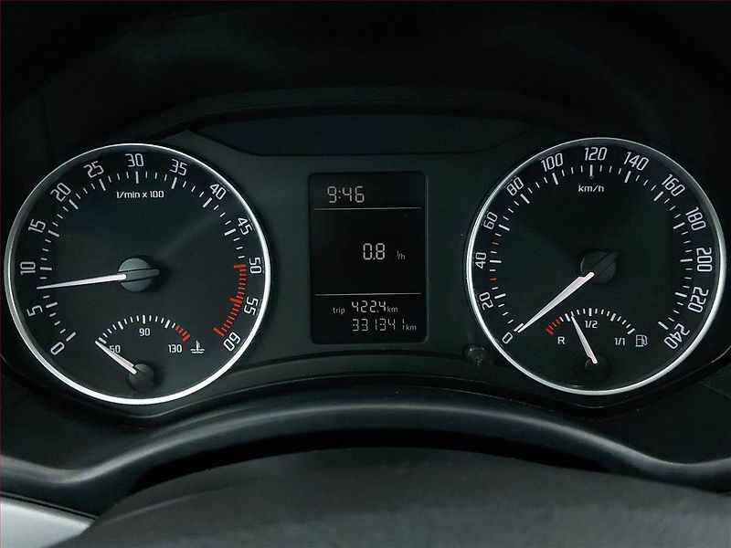 Škoda Octavia (2011) 1.6 TDI, nová STK - fotka 11 z 15