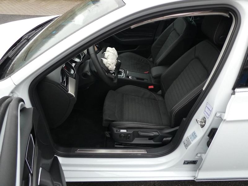 Volkswagen Passat Kombi 2,0 TDi 110kW automat na - fotka 10 z 15