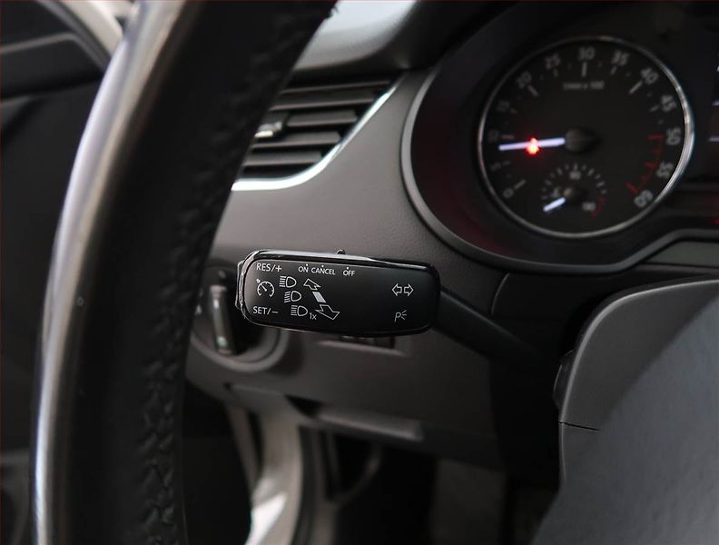 Škoda Octavia (2013) 1.6 TDI, Tempomat - fotka 15 z 17