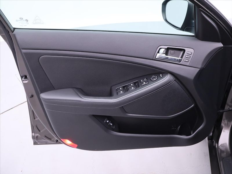 Kia Optima 1,7 CRDi 100kW Exclusive CZ - fotka 10 z 34
