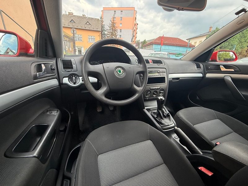 Škoda Octavia (2007) 1.6 MPI - fotka 8 z 14