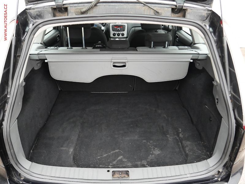 Ford Focus (2010) 1.6 TDCi, 1.maj, AC - fotka 7 z 17