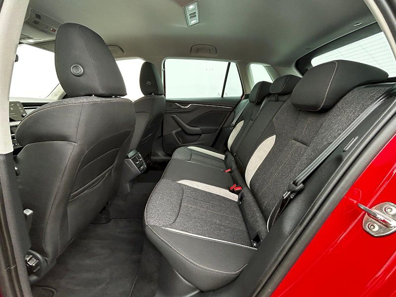 Škoda Kamiq (2024) 1.0 TSI 85kW DSG Top Selection - fotka 29 z 35