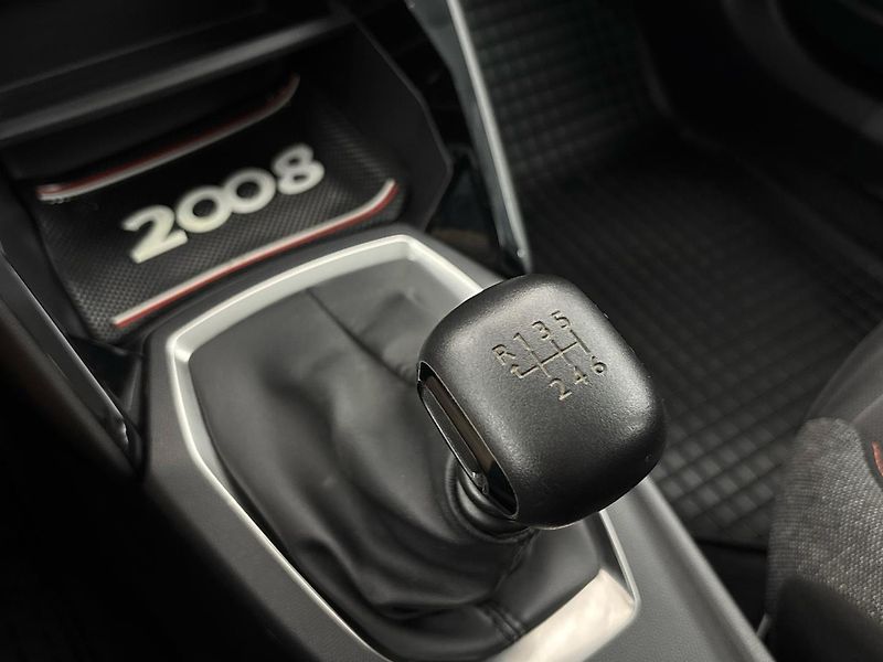 Peugeot 2008 SUV 2008 - fotka 20 z 29