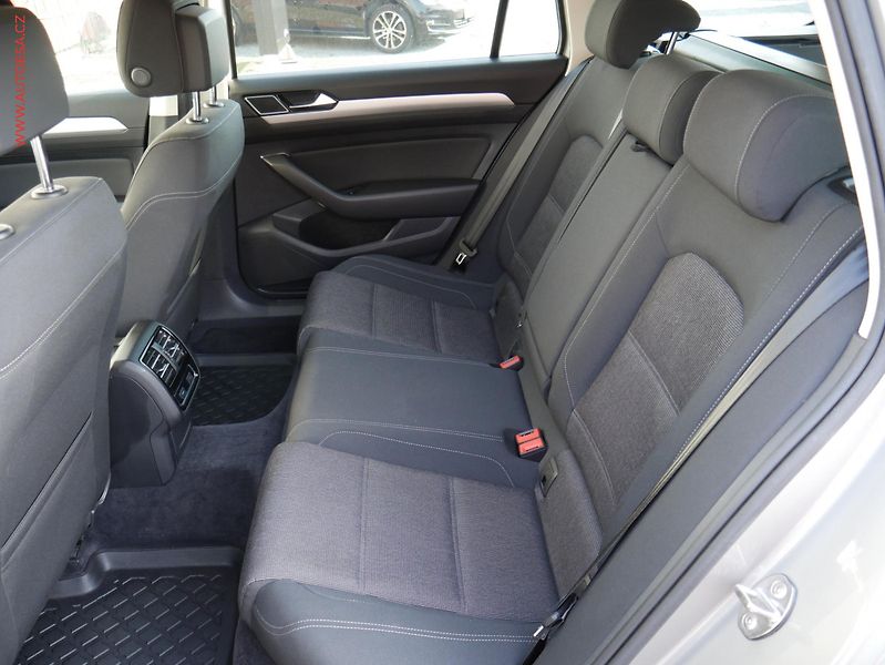 Volkswagen Passat (2017) 2.0 TDi, 1.maj, Comfortline - fotka 10 z 19