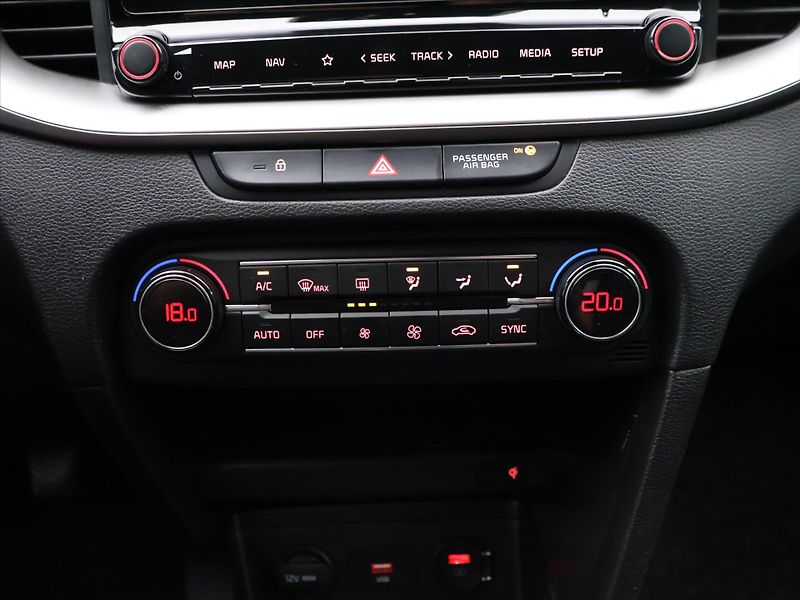 Kia Ceed 1,4 T-GDI Fresh CZ - fotka 17 z 27