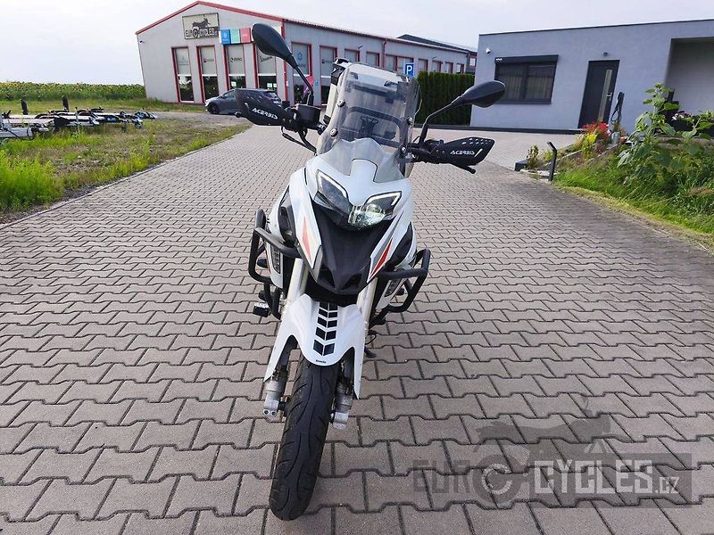 Benelli TRK 251 (2024) - fotka 6 z 11