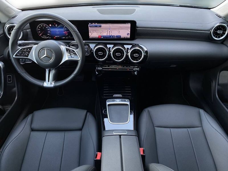 Mercedes-Benz CLA (2025) 200 - fotka 12 z 25