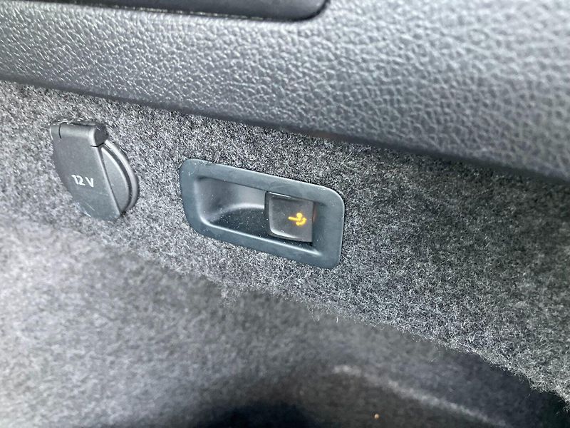 Volkswagen Passat Variant (2020) 2.0TDI 110kW DSG EL.TZ,NAVI - fotka 13 z 28