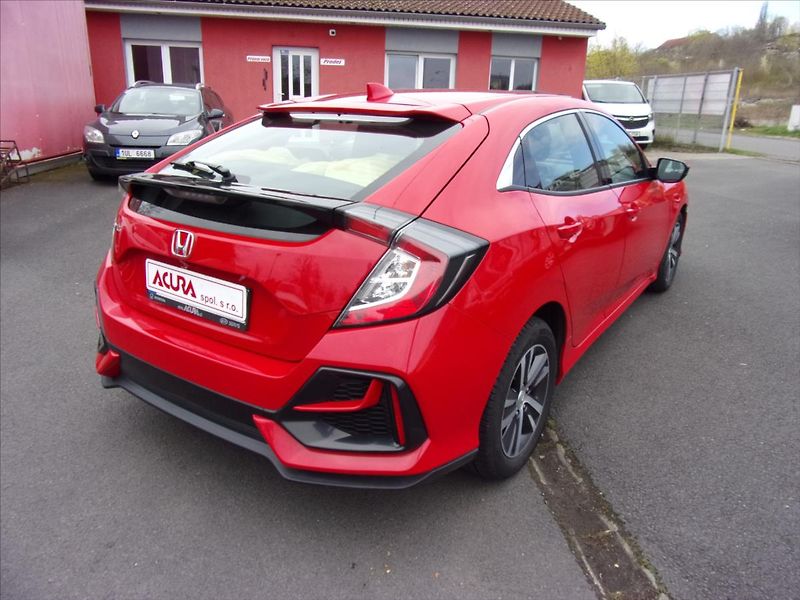 Honda Civic 1,0 i-VTEC Comfort 1maj. - fotka 3 z 25