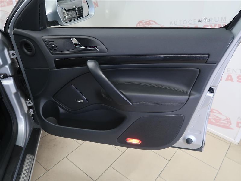 Škoda Octavia 2,0 TDI CR RS nezávislé topení - fotka 12 z 29