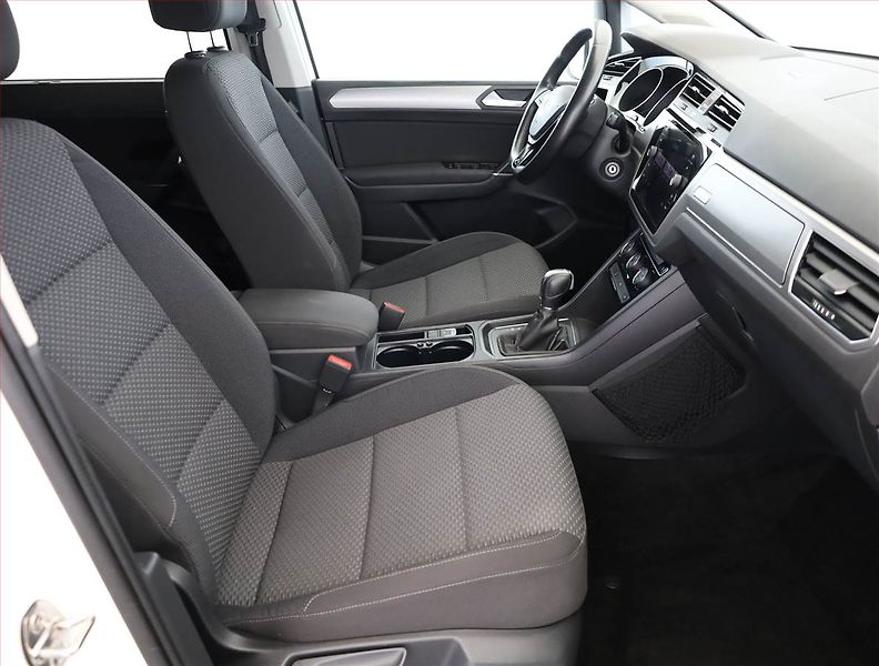 Volkswagen Touran (2019) 1.6 TDI, Automat, 7 míst, Navi - fotka 7 z 20