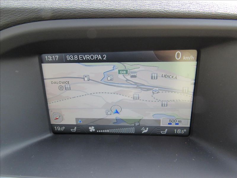 Volvo V60 2,4 D6 AWD Plug-in Hybrid - fotka 17 z 41