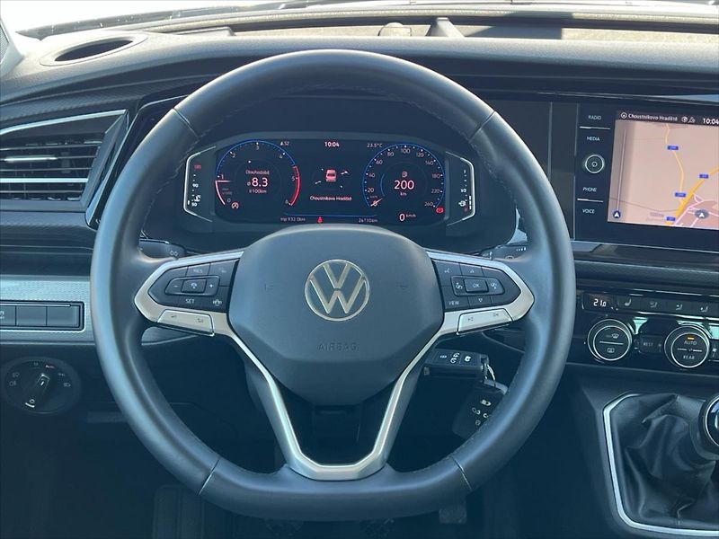 Volkswagen Multivan 2,0 TDi 110kW BULLI  T6.1 REZE - fotka 15 z 29