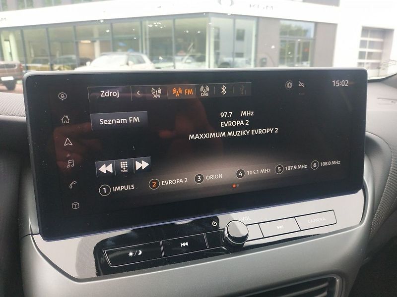 Nissan Juke 1.0 DIG-T, 114k, 7AT, NA CESTĚ - fotka 20 z 29