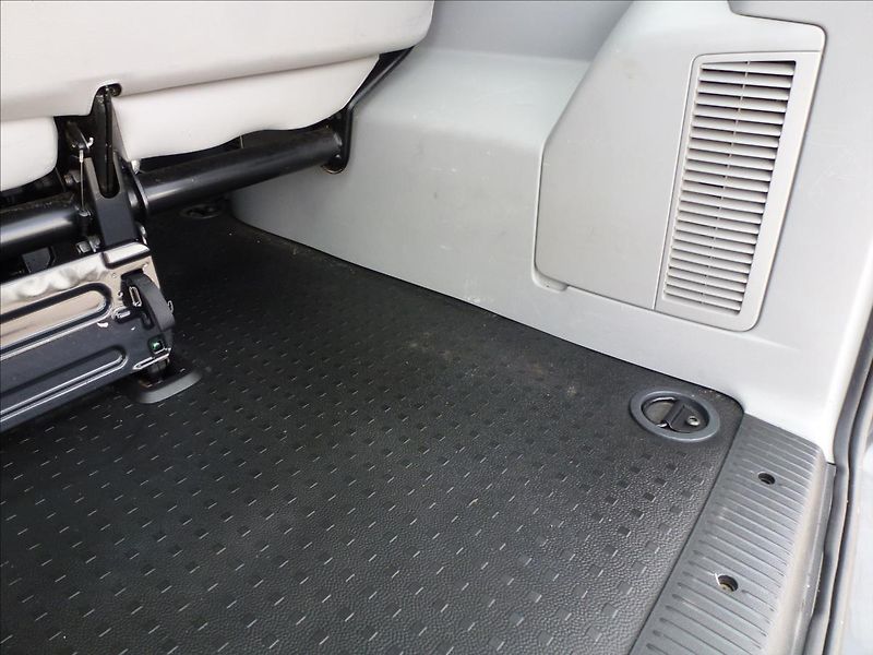 Volkswagen Transporter 2,0 TDI 9míst - fotka 22 z 46