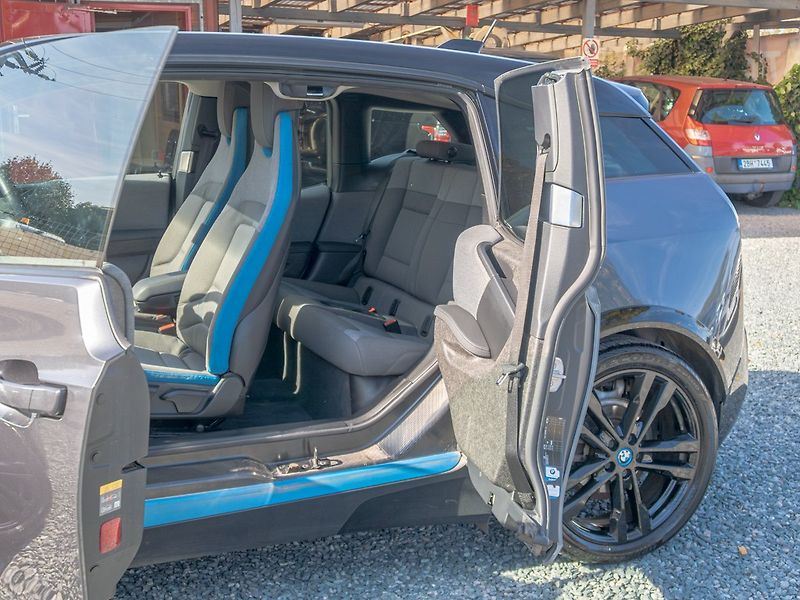 BMW i3 (2019) i3S 120Ah 135KW ČR SoH - fotka 37 z 47