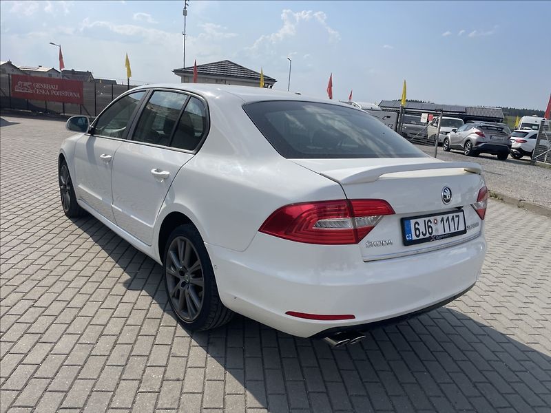 Škoda Superb 2,0 TDi 103kw Elegance Facelif - fotka 27 z 30