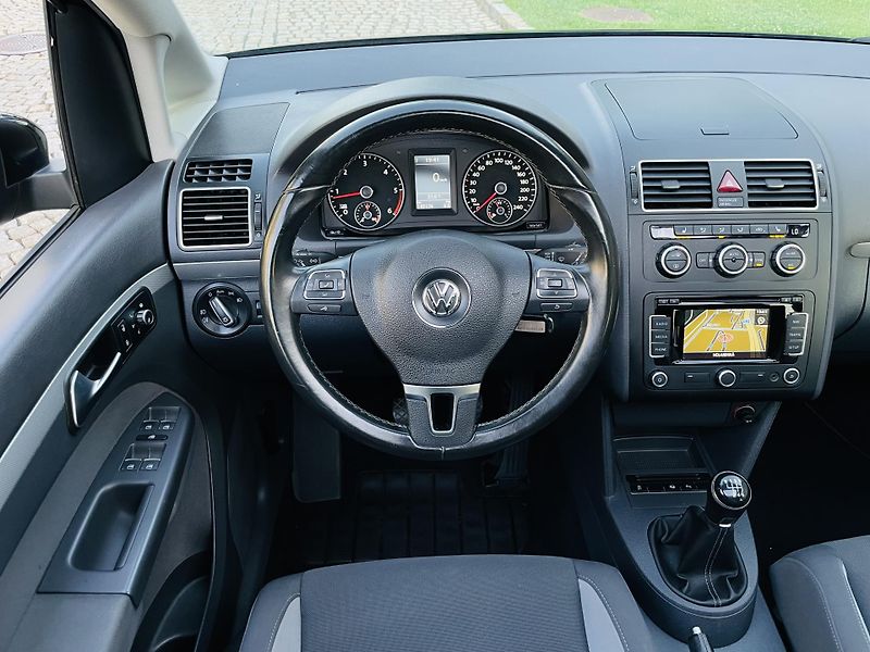 Volkswagen Touran 2.0TD MAN 7MÍST SERVISKA TAŽNÉ - fotka 25 z 48