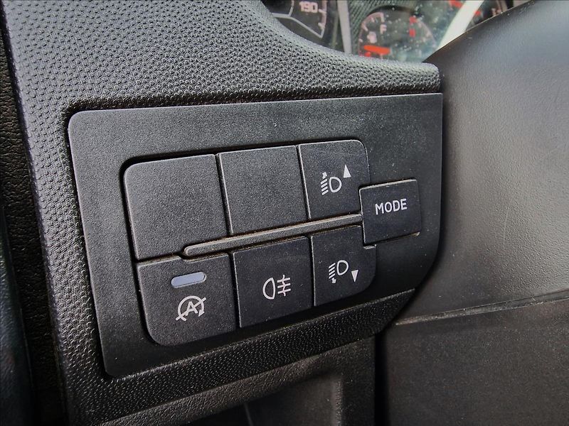 Citroën Jumper 2.2HDI L2H2 6-míst,ČR,1.Maj. - fotka 31 z 45