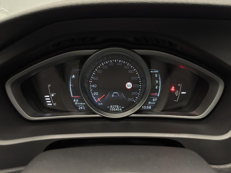 Volvo V40 D2 KINETIC REZERVACE - fotka 16 z 47