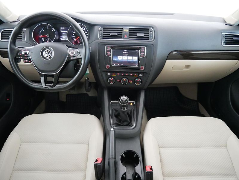 Volkswagen Jetta - fotka 5 z 25