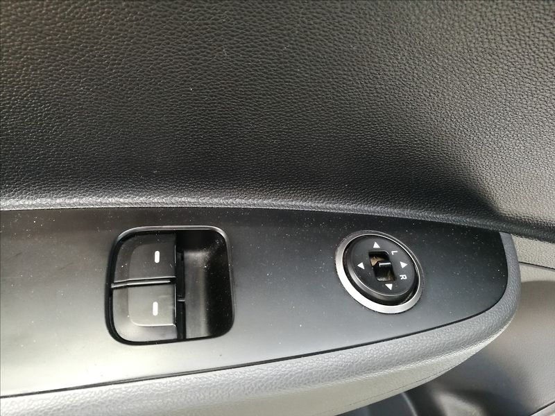 Hyundai i10 1,0 i autom.klima - fotka 13 z 22