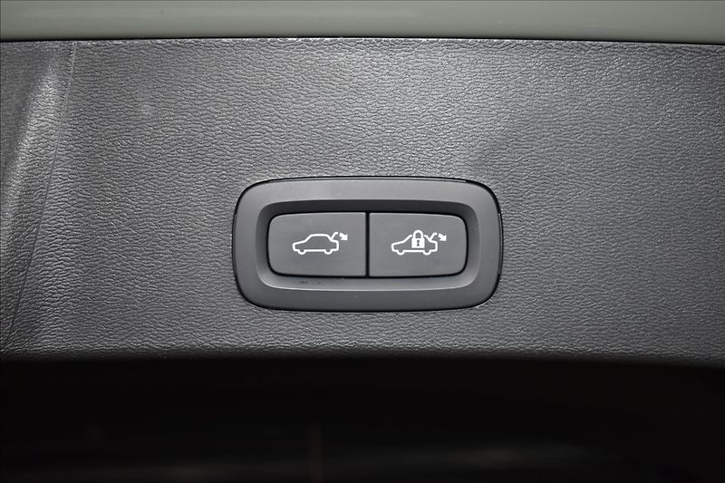 Volvo XC40 2,0 B4 PLUS Dark BLIS,Bezklíč - fotka 11 z 22