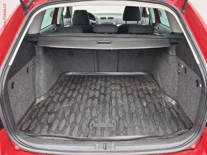 Škoda Octavia (2011) 1.4 TSi, Family, DSG, xenon - fotka 7 z 17