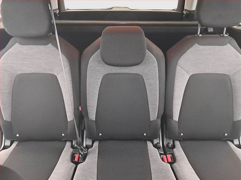Citroën C4 Picasso (2017) 1.6 BlueHDi, 7 míst, Navi - fotka 10 z 23