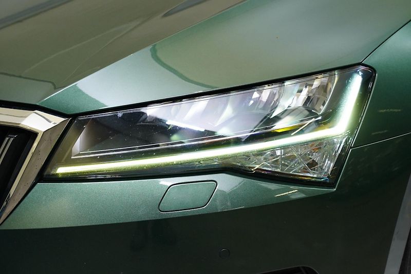 Škoda Superb - fotka 10 z 28