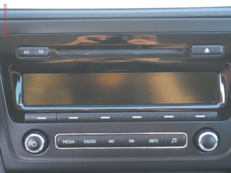 Škoda Rapid (2014) 1.6 TDi, ČR, AC, tažné - fotka 11 z 15