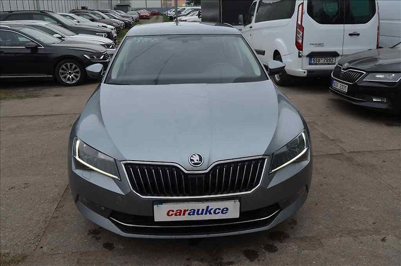 Škoda Superb (2017) 2,0 TDI AMBITION - fotka 2 z 19