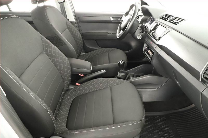 Škoda Fabia (2017) 1.0 TSI, Navi, Tempomat - fotka 7 z 18