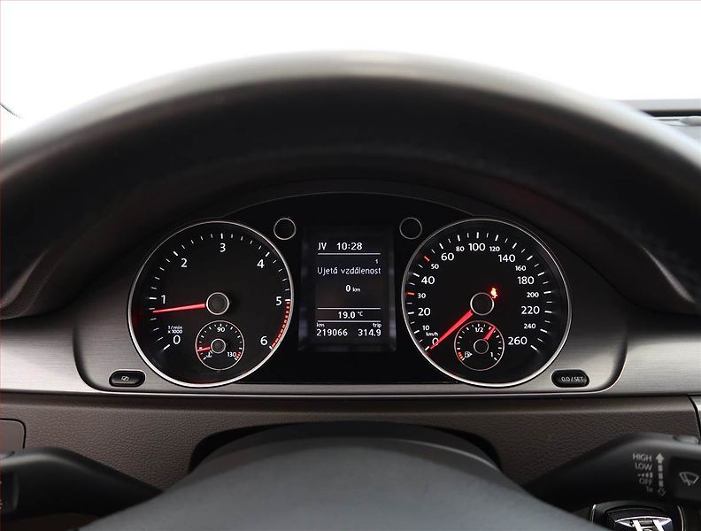 Volkswagen Passat (2011) 1.6 TDI, Navi, Tempomat - fotka 11 z 22