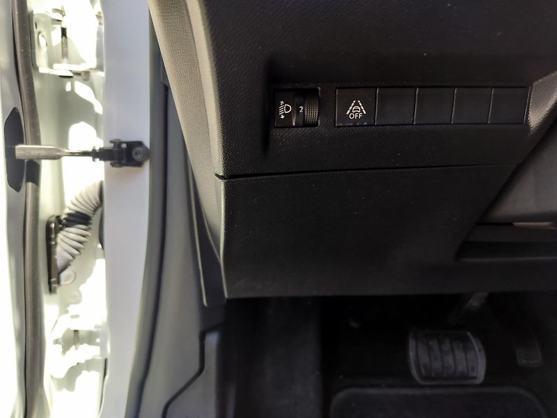 Peugeot 208 e, navigace - fotka 11 z 25