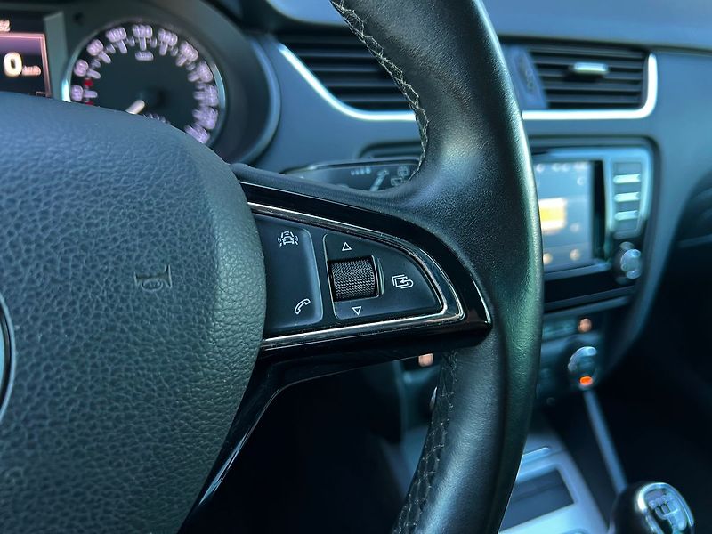 Škoda Octavia 1,6 TDi 81kW STYLE-KAMERA.P - fotka 23 z 42