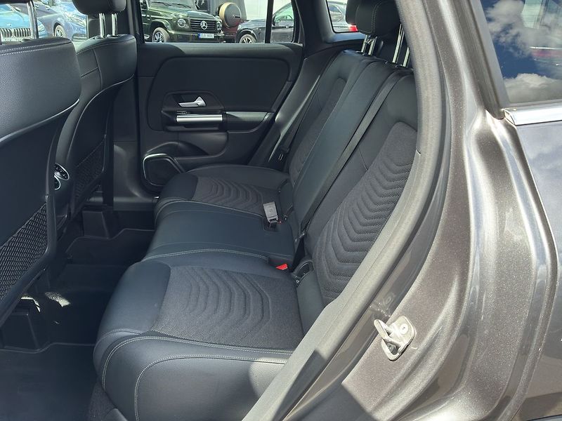 Mercedes-Benz GLA 200 d - fotka 14 z 28