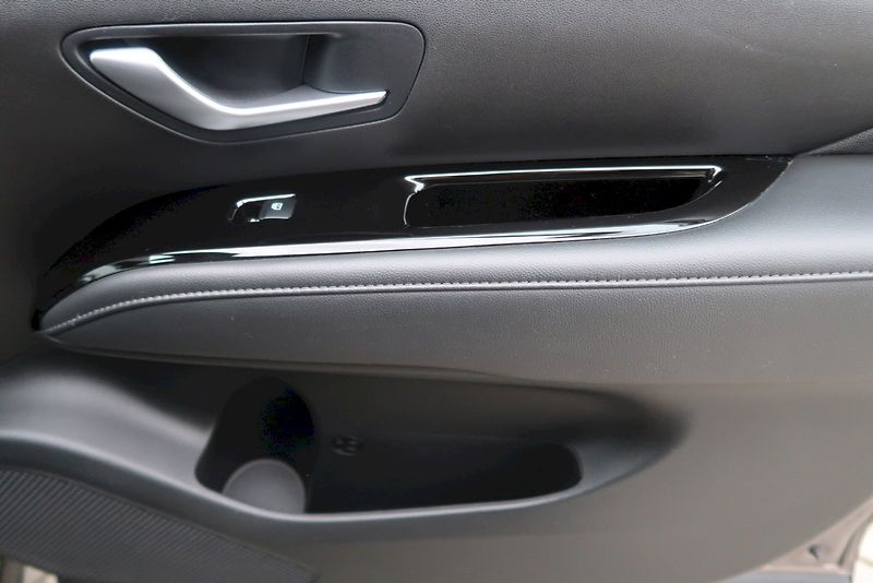 Hyundai Tucson (2023) Smart Navi 1,6 T-GDI MHEV DCT7 - fotka 17 z 30
