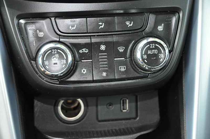 Opel Zafira TOURER 2.0CDTi 121kW Active - fotka 11 z 17