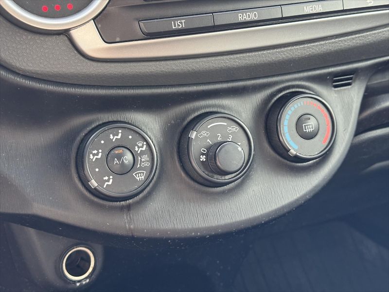 Toyota Yaris 1,0 AZ Power - fotka 13 z 15