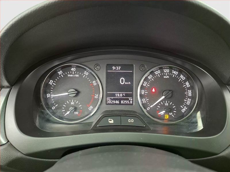 Škoda Rapid (2014) 1.2 TSI, ČR,1.maj - fotka 11 z 16