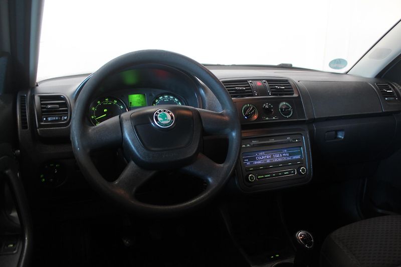 Škoda Fabia (2011) 1.2TSI 63kW Klima  - fotka 25 z 27