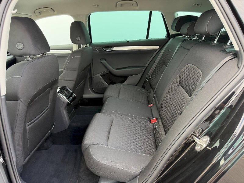 Škoda Superb (2022) 2.0TDI 110kW DSG Comfort Plus - fotka 23 z 35