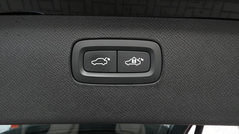 Volvo XC90 B5 AWD Plus Bright 7 míst - fotka 21 z 26